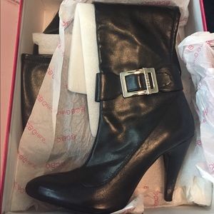 Black shiny boots, size 8 1/2